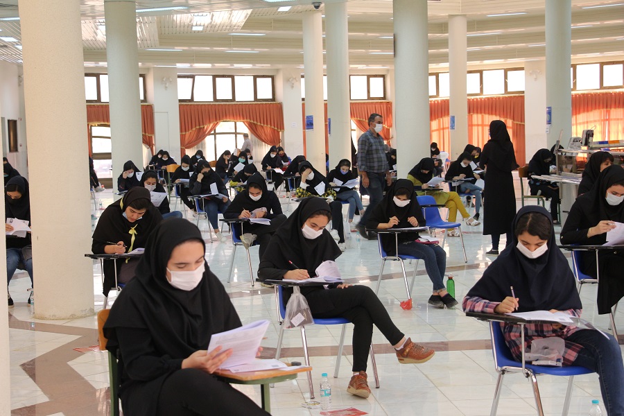 برزاری آزمون سراسری در دانشگاه آزاد اسلامی واحد نجف‌آباد