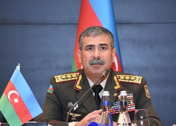 وزیر دفاع آذربایجان