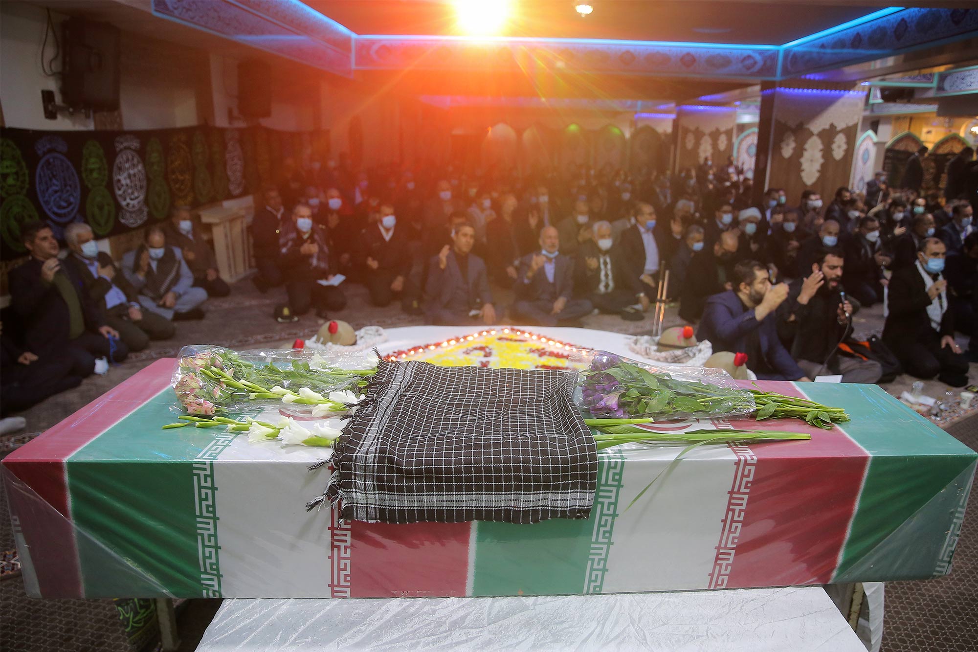 تشییع و تدفین پیکر دو شهید گمنام در وزارت کشور