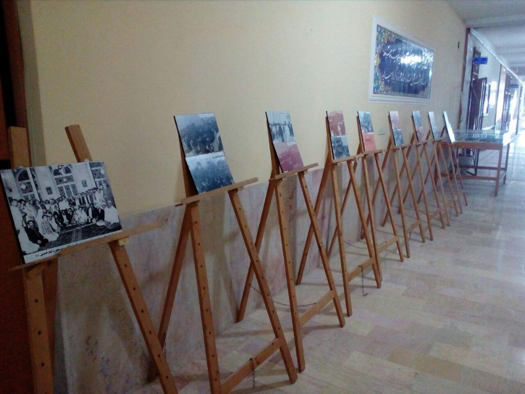 راه‌اندازی نمایشگاه عکس انقلاب در دانشگاه آزاد بندرلنگه