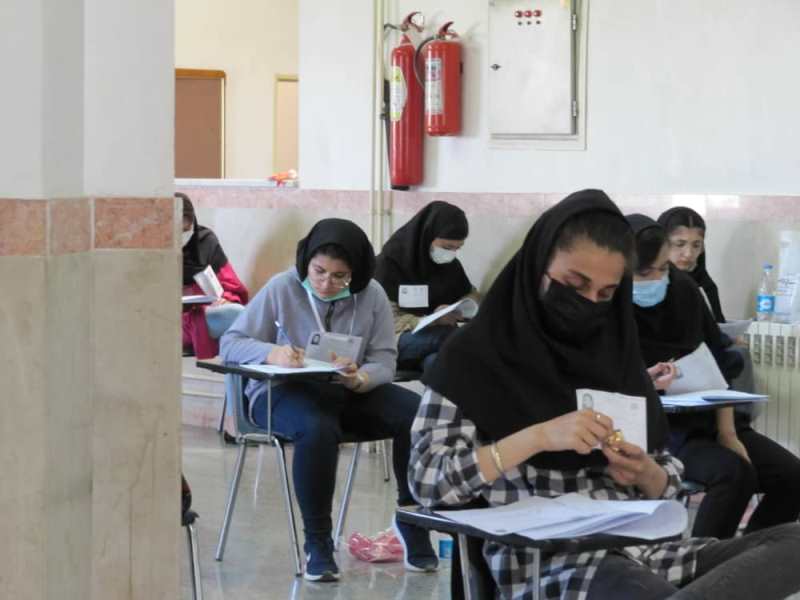 حضور جوان ترین شرکت کننده کنکور تجربی در دانشگاه آزاداسلامی اردبیل