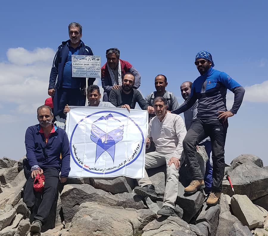 قله لاله زار زیرپای کوهنوردان کرمان
