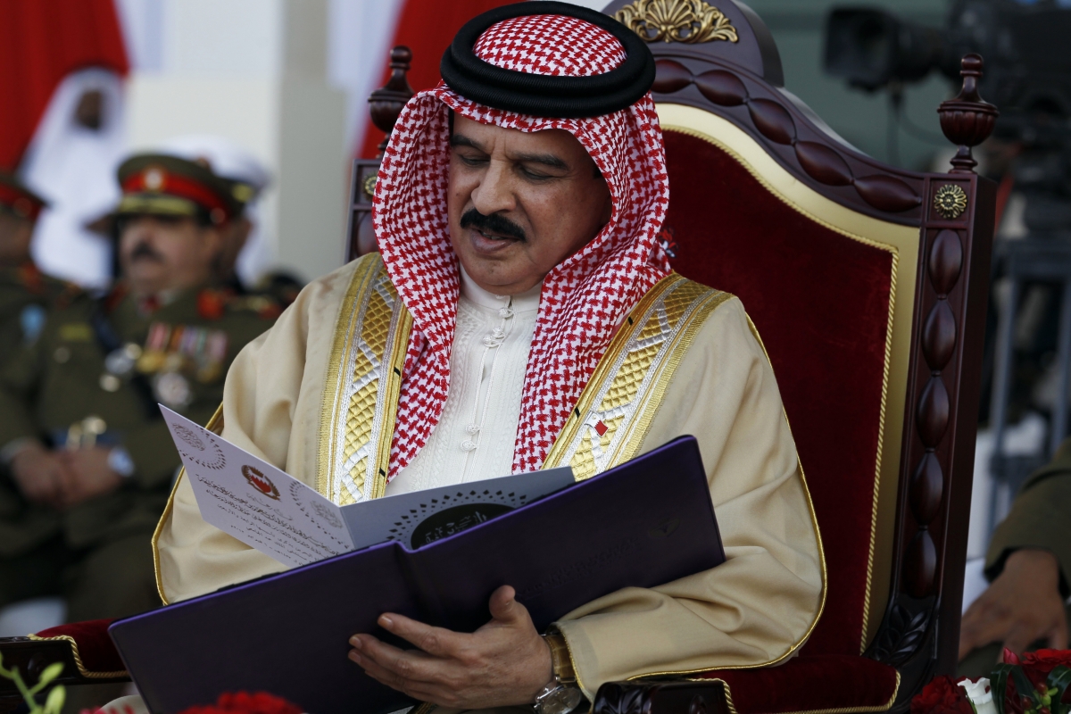 tans-bahrains-king-hamad-bin-isa-al-khalifa-1813-1512988402.jpg
