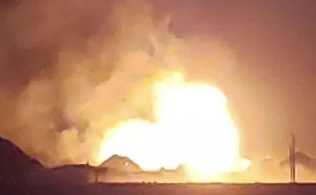 HMN-Oklahoma-explosion-Huge-blast-and-massive-flames-spotted-in-US-Sky-glowed-orange1.jpg