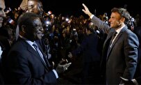 ماكرون يزور أفريقيا في مسعى لتعزيز نفوذ فرنسا المتأكل