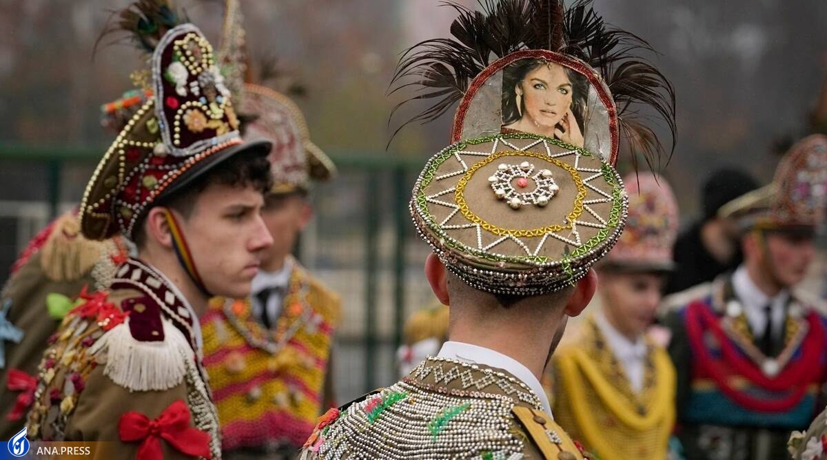 لباس‌هایی به شکل خرس نماد جشنواره مردمی رومانی