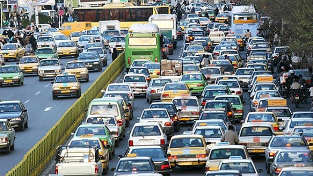 زاکانی: تا زمانی که حمل‌ونقل تهران عمومی نشود مشکل ترافیک حل نمی‌شود