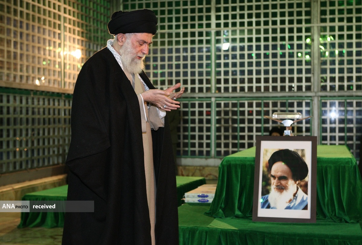 حضور رهبر انقلاب در حرم امام خمینی (ره) و گلزار شهدای بهشت زهرا