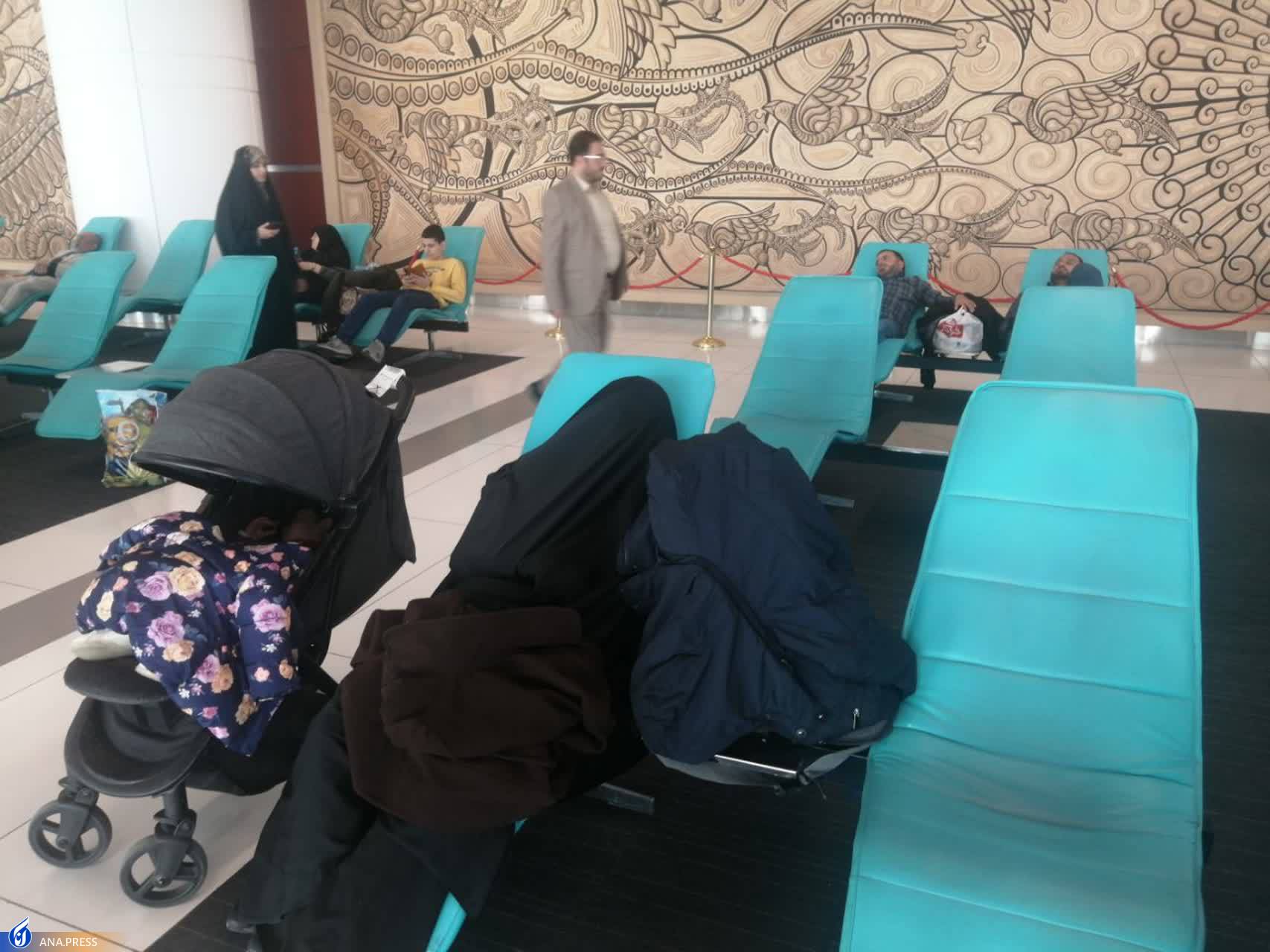 سرگردانی ۱۲ ساعته مسافران تهران- نجف در فرودگاه + عکس