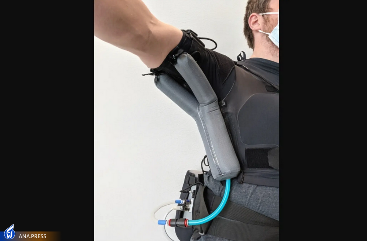 ربات پوشیدنی نرمی که به بیماران عضلانی کمک می‌کند بازوهای خود را بالا ببرند