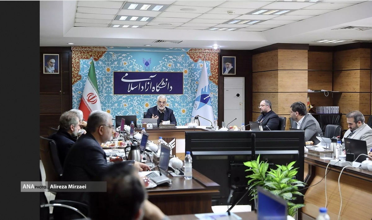 شورای فرهنگی دانشگاه آزاد اسلامی باید در نقش قرارگاه فرهنگی ظاهر شود