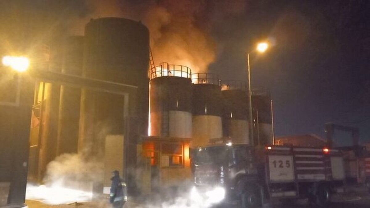 علت آتش‌سوزی در کارخانه تصفیه روغن در آذرشهر اعلام شد