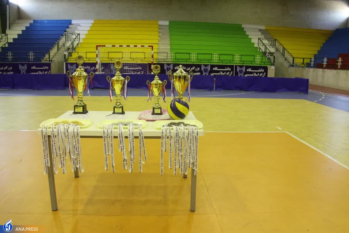 دختران تهرانی جام قهرمانی والیبال را به خانه آوردند