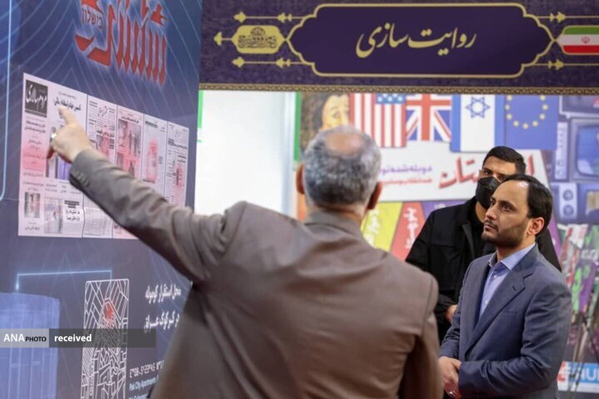 سخنگوی دولت از نمایشگاه «روایت میدان» بازدید کرد