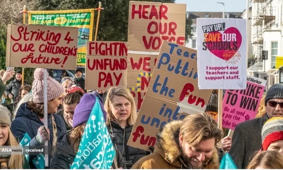 اعتصاب ۲۰۰ هزار معلم انگلیسی در اعتراض به دستمزد‌ها