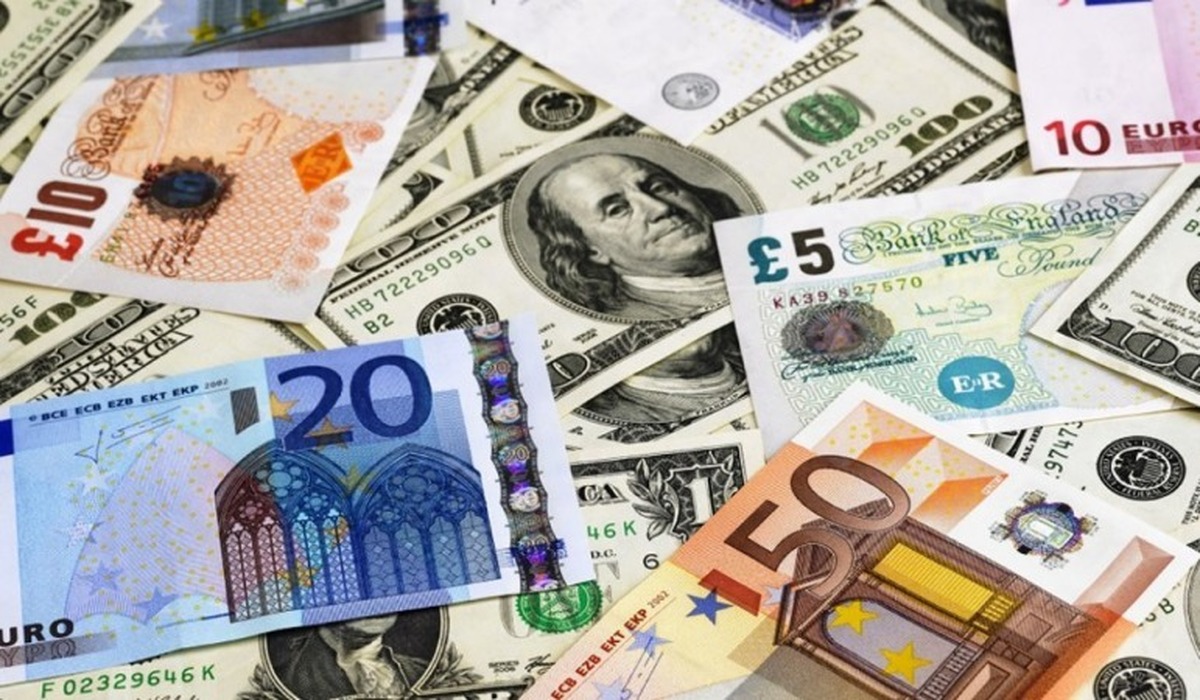 نوسان کاهشی قیمت یورو در بازار توافقی/ دلار همچنان در کانال ۲۸ تومان ماند
