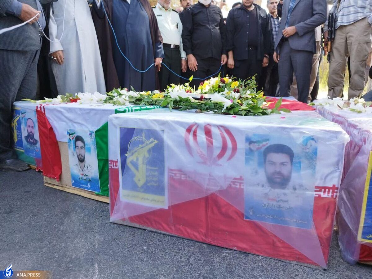 پیکر شهدای حادثه تروریستی در زاهدان تشییع شد