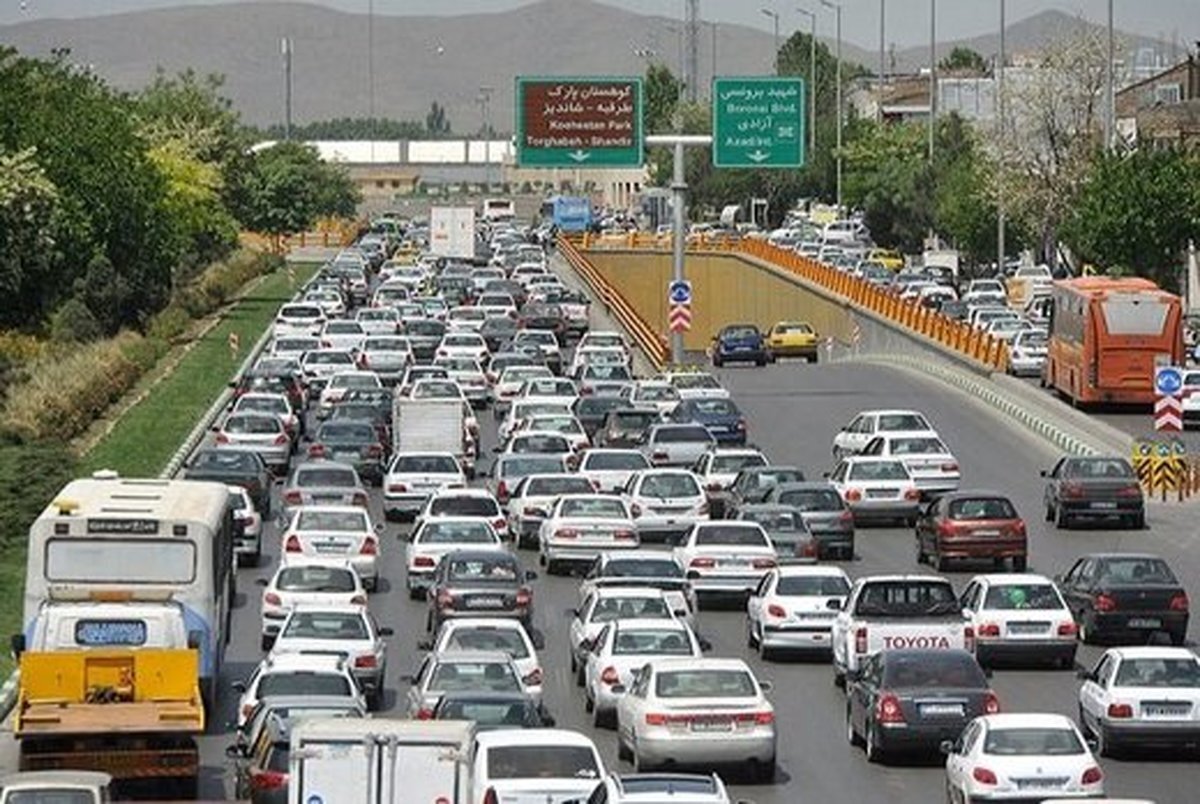ترافیک در خروجی‌های مشهد بسیار سنگین است
