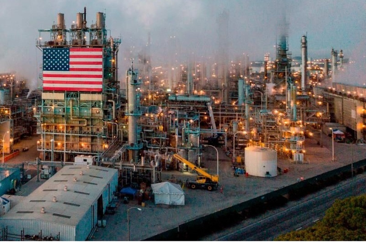 کاهش‌ ذخایر نفت تجاری و سوخت در آمریکا/ قیمت نفت بالا کشید