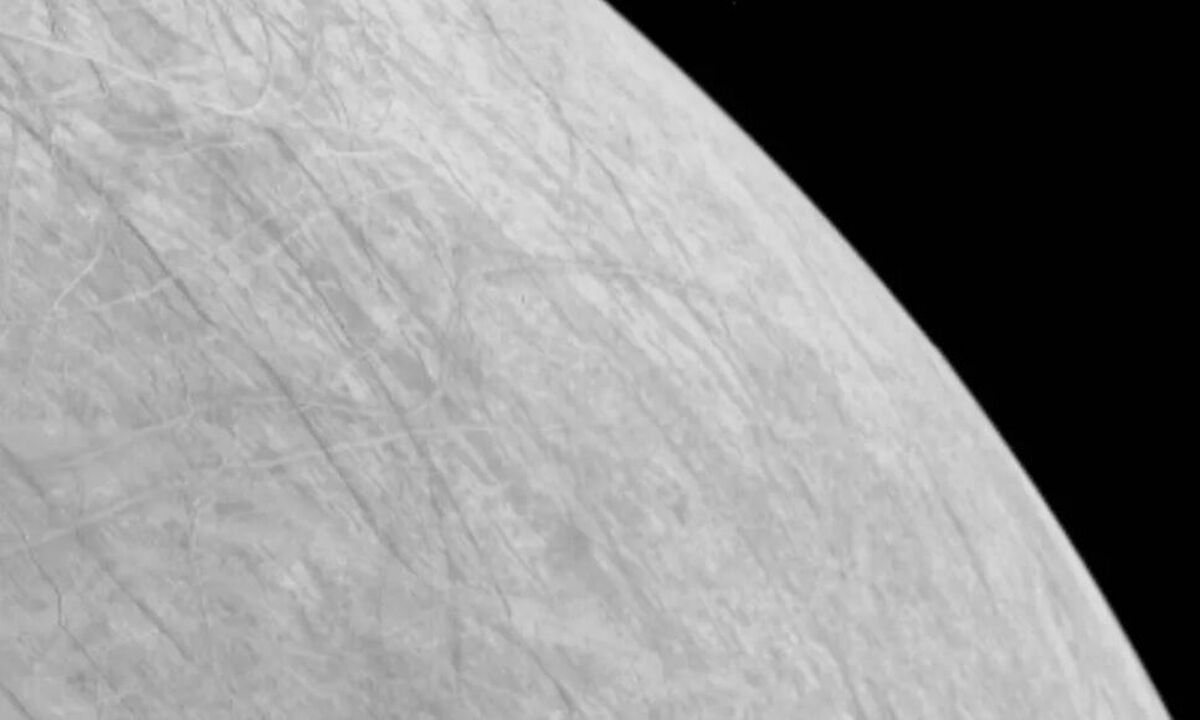 فضاپیمای «جونو» نزدیکترین منظره از قمر یخی مشتری را ثبت کرد