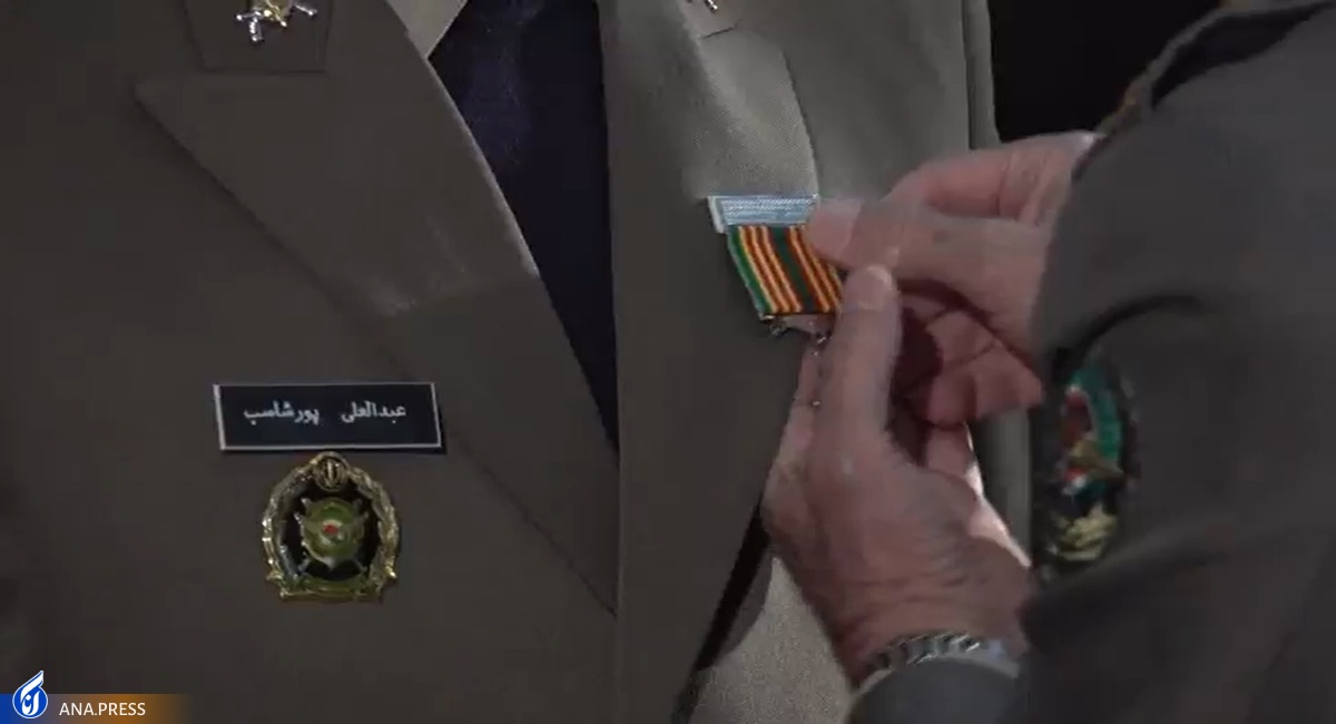 نشان فداکاری به چهار فرمانده اسبق نیروی زمینی ارتش اهدا شد