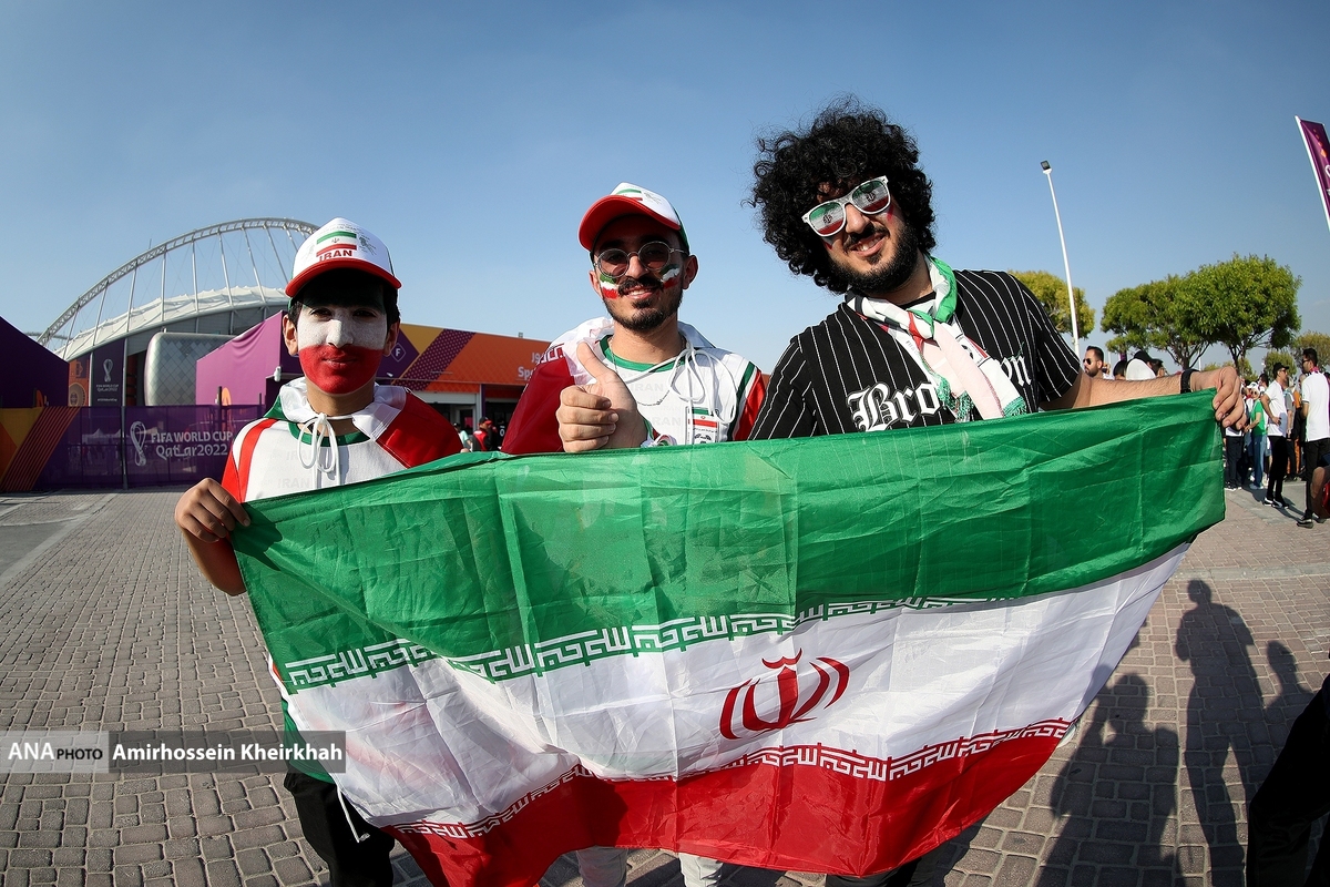 تجمع هواداران ایرانی در دوحه برای حمایت از تیم ملی فوتبال+ فیلم