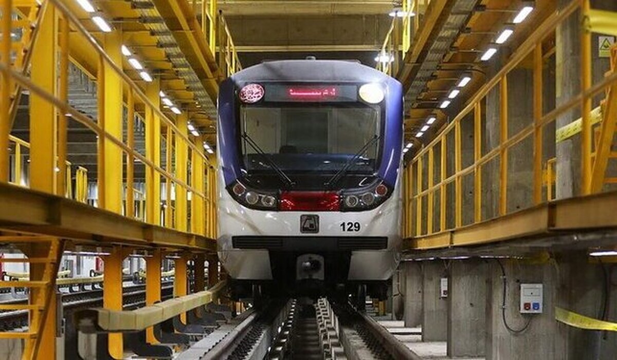 برخورد قطار متروی تهران با تامپون در ایستگاه صادقیه