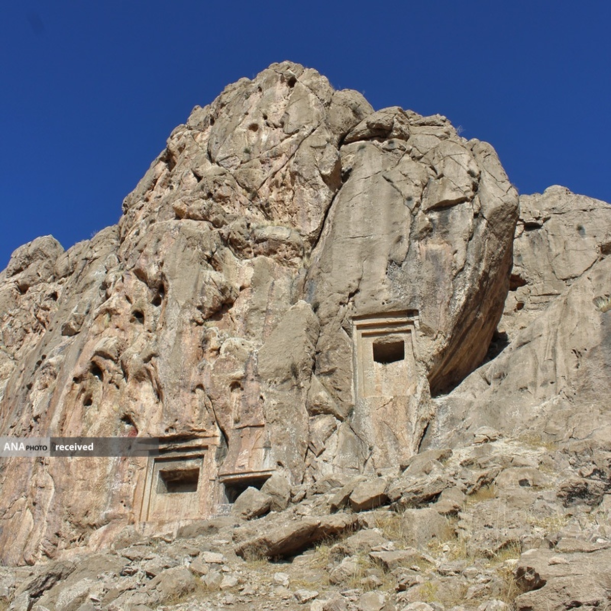 قدیمی‌ترین مقابر صخره‌ای سرزمین پارس کجاست؟