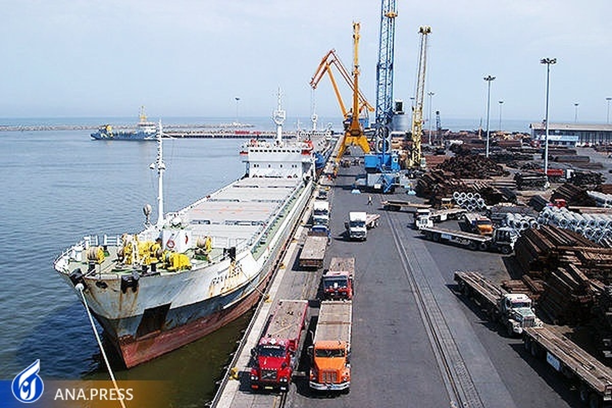 کشتی حامل بیش از ۶۸ هزار تن کالای اساسی در بندر امام تخلیه شد