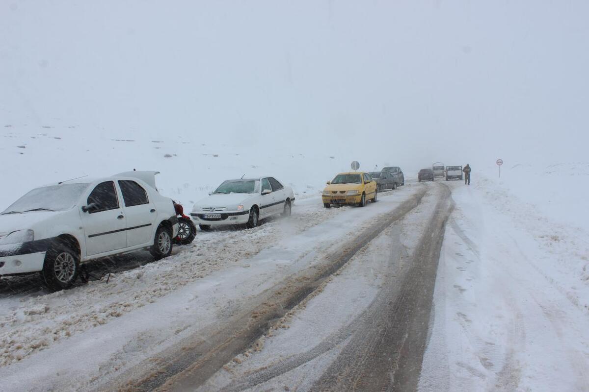 بارش برف و باران سنگین در جاده‌های ۱۱ استان