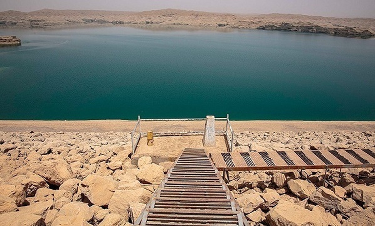 کاهش ۳۰ میلیارد متر مکعبی آب در ایران  ۱۰۰ درصد آب سد‌ها را پیش‌خور کردیم و محیط زیست خشک شد!