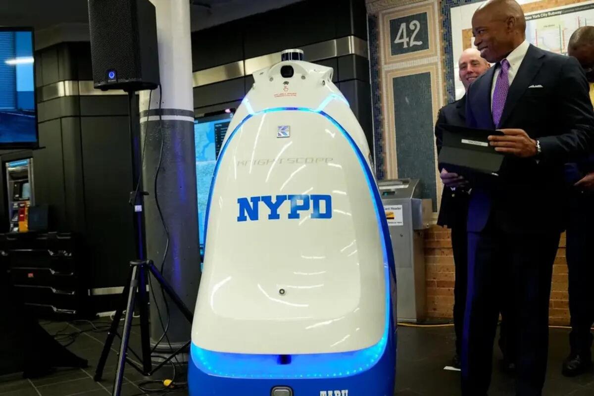 ربات امنیتی متروی نیویورک جمع‌آوری شد