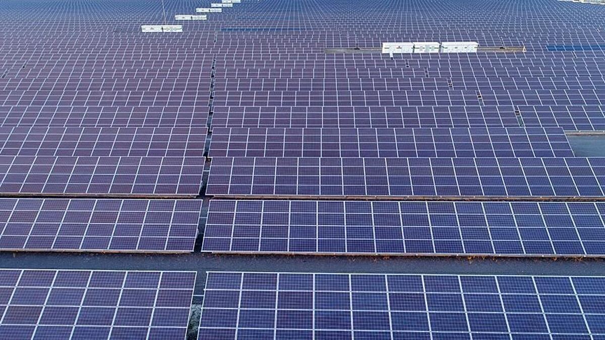نصب پنل خورشیدی پشت بامی در هند/ برق رایگان برای ۱۰ میلیون خانه 