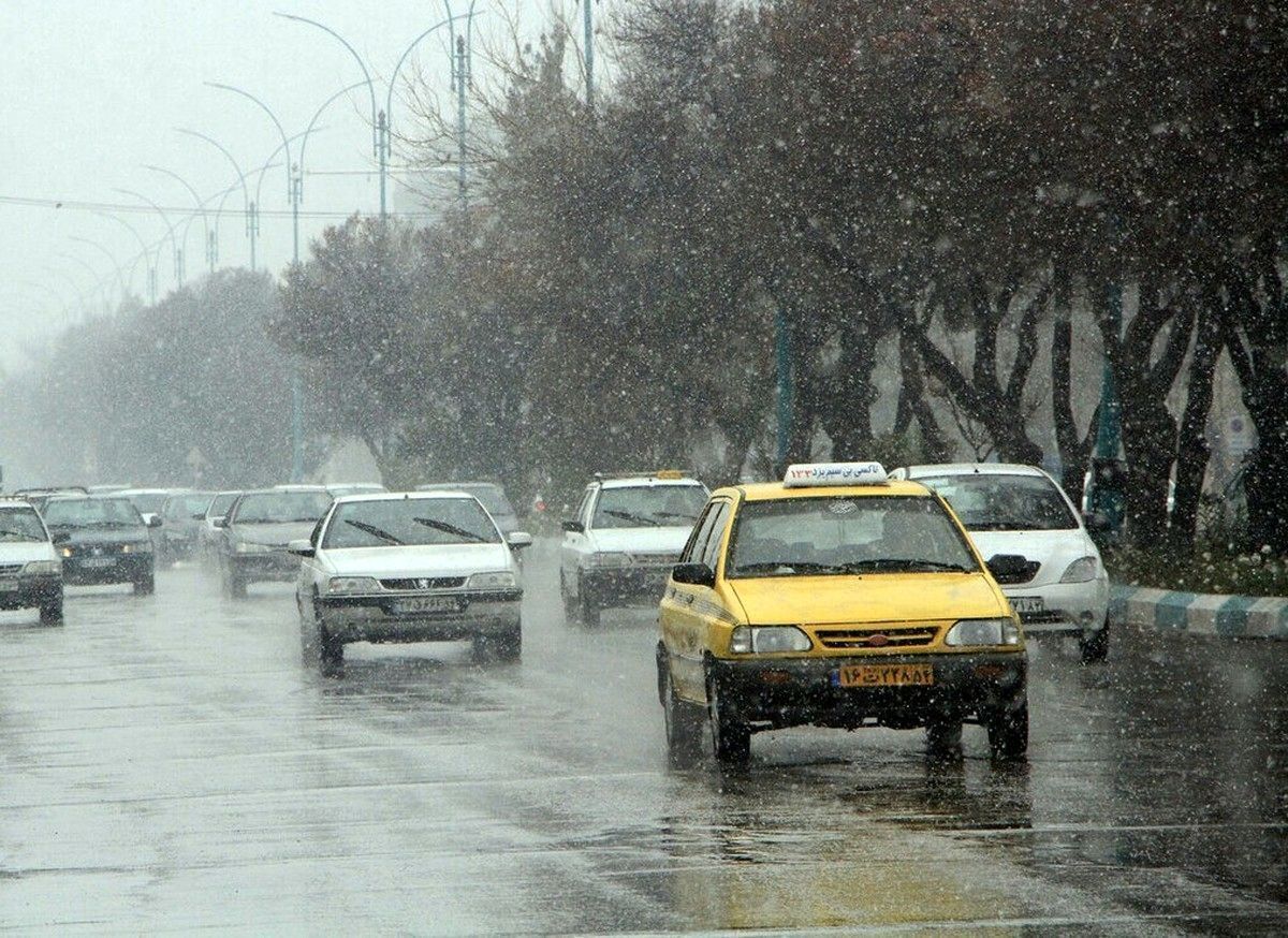 بارش برف و باران در محورهای مواصلاتی ۱۸ استان کشور