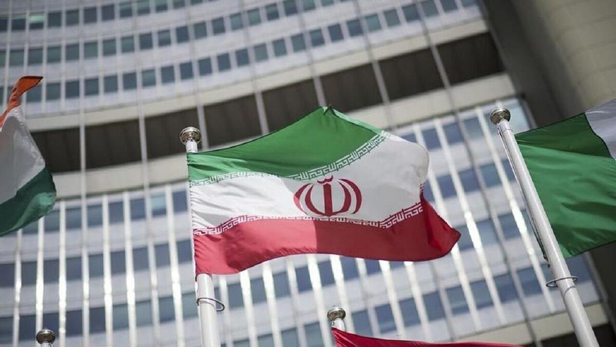 ایران از نظر ابرقدرتی در چشم جهانیان یک «دکل بزرگ» است