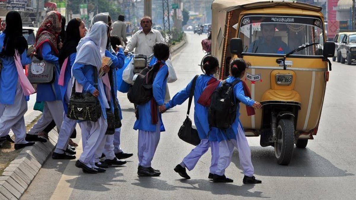 نگهبان مدرسه‌ای در پاکستان به روی سرویس دانش‌آموزان آتش گشود