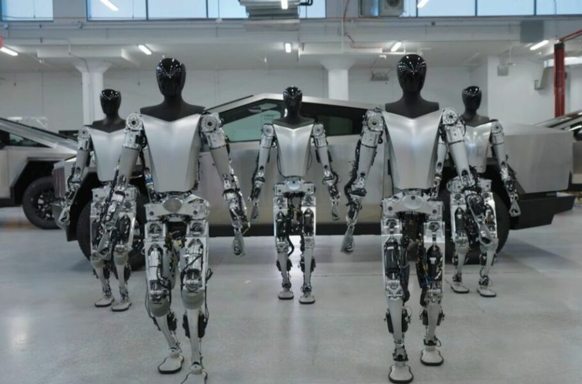 ویدئوی جدیدی از راه‌رفتن ربات انسان‌نمای تسلا منتشر شد +فیلم