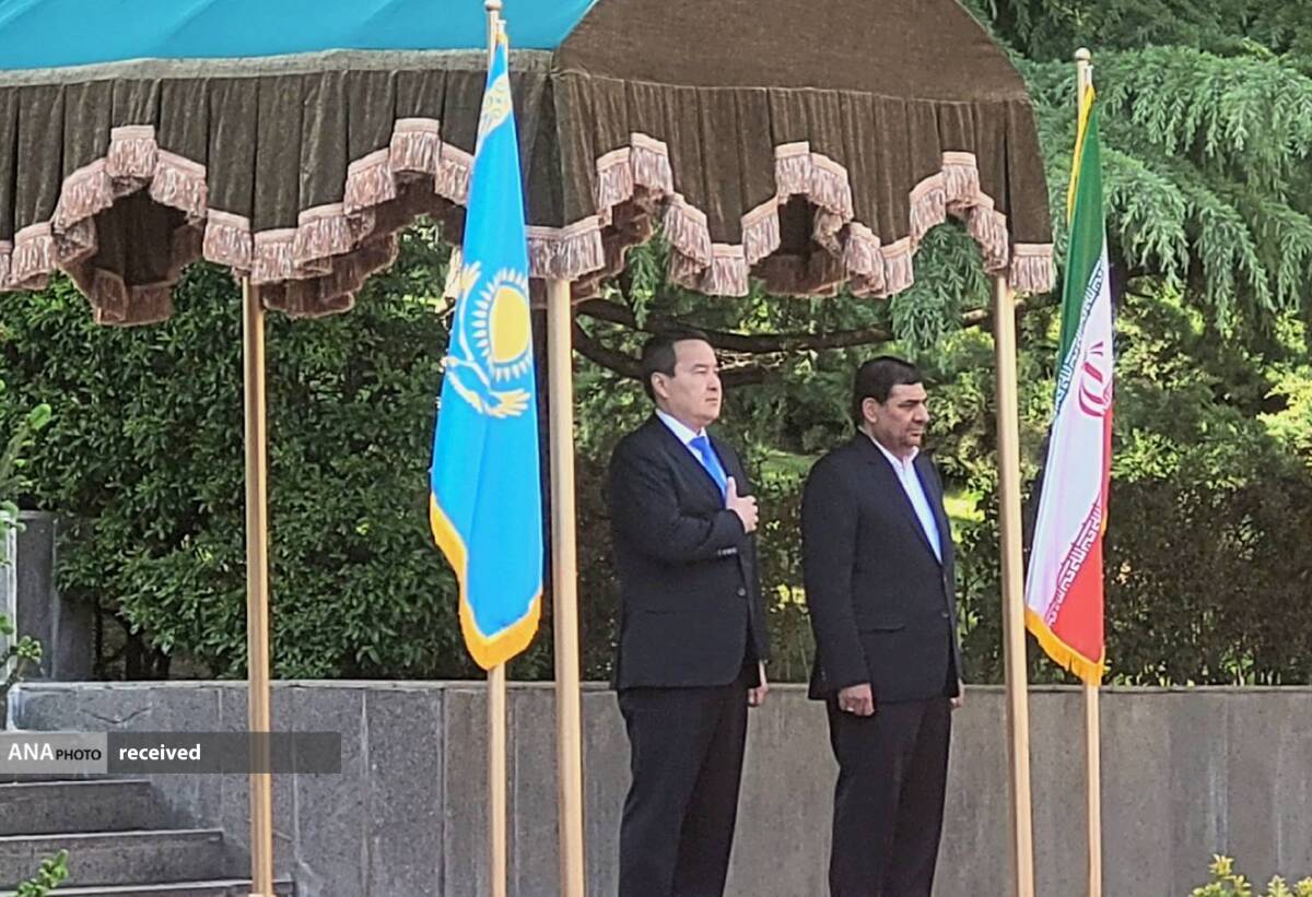 مخبر از نخست وزیر قزاقستان استقبال کرد