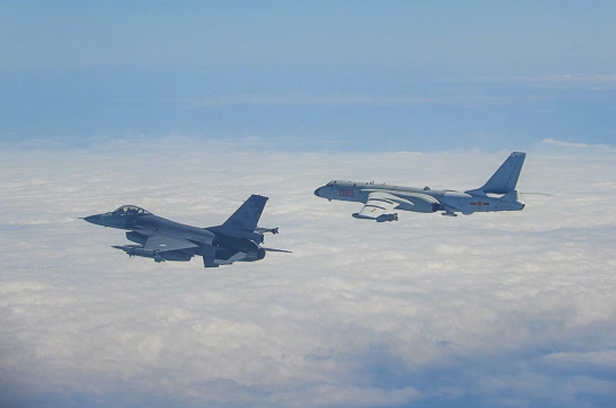 جنگنده‌های چین در تنگه تایوان قدرت‌نمایی کردند