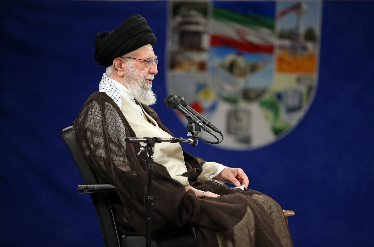هر کس «ایران قوی» را می‌خواهد به صنعت هسته‌ای اهمیت بدهد  لزوم همکاری با آژانس انرژی اتمی