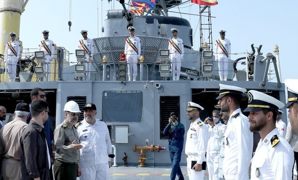 وزیر دفاع: دریا خط مقدم مقابله با دشمنان است