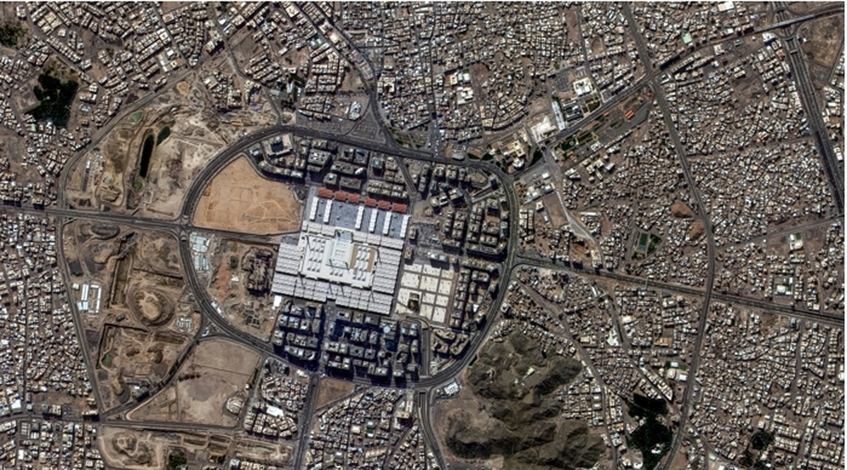 مسجدالنبی (ص) و قبرستان بقیع از دید ماهواره خیام +فیلم