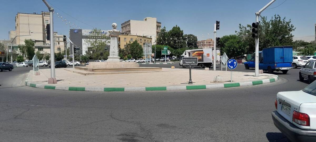 میدان شهید تیموری تقاطع می‌شود