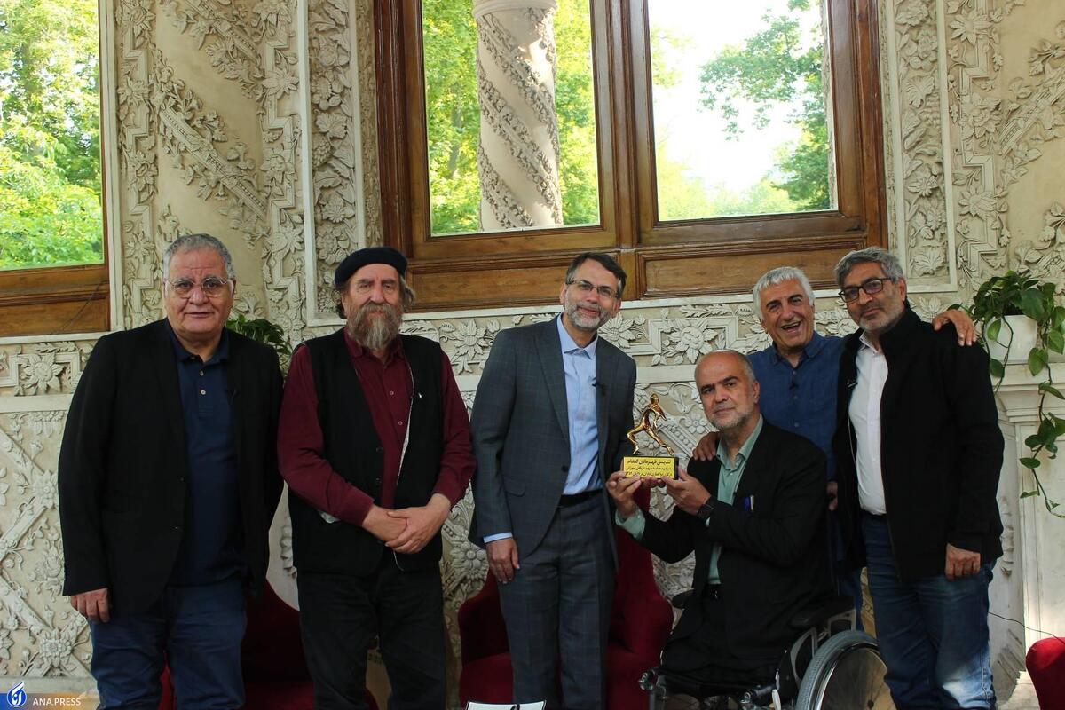 اهداء تندیس شهید «دریاقلی سورانی» به موزه سینمای ایران