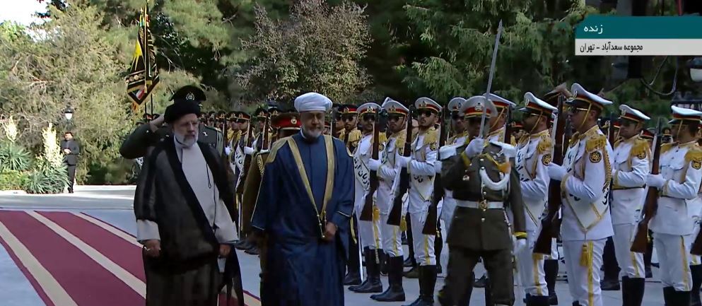 سلطان عمان با استقبال رسمی رئیس جمهور کشورمان وارد کاخ سعدآباد شد