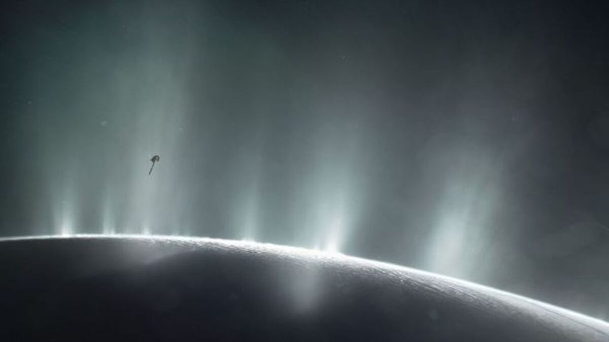 کشف یک آبفشان غول پیکر در قمر یخی زحل