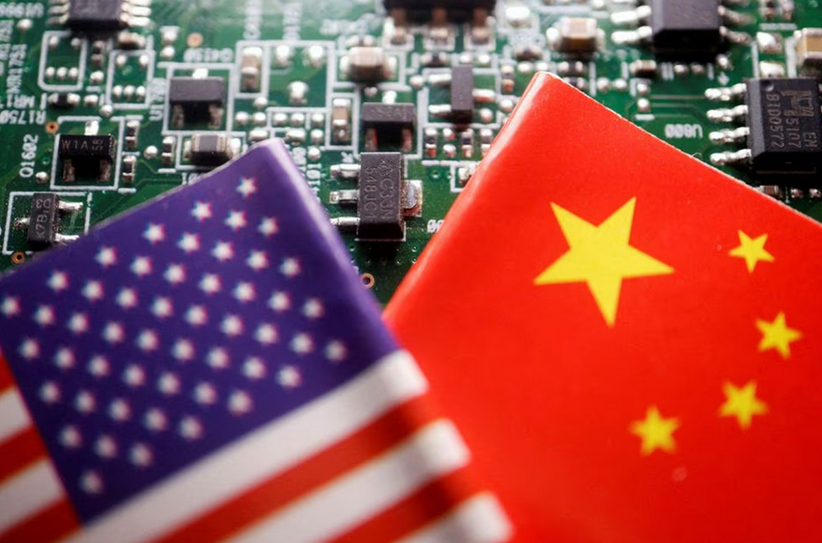 مبارزه فناوری بین چین و آمریکا بالا گرفت/ پکن صادرات مواد تراشه را محدود می‌کند