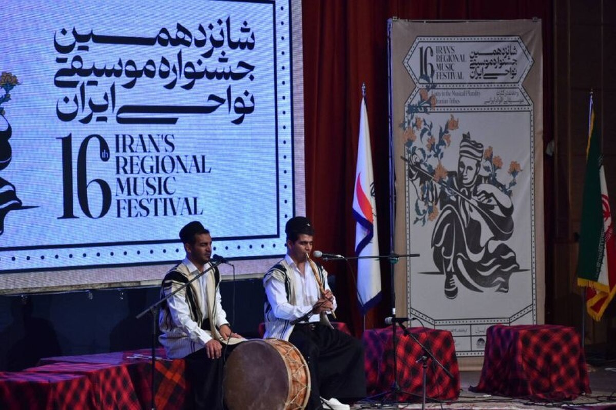 نوای تنبور و دف در جشنواره موسیقی نواحی کرمانشاه