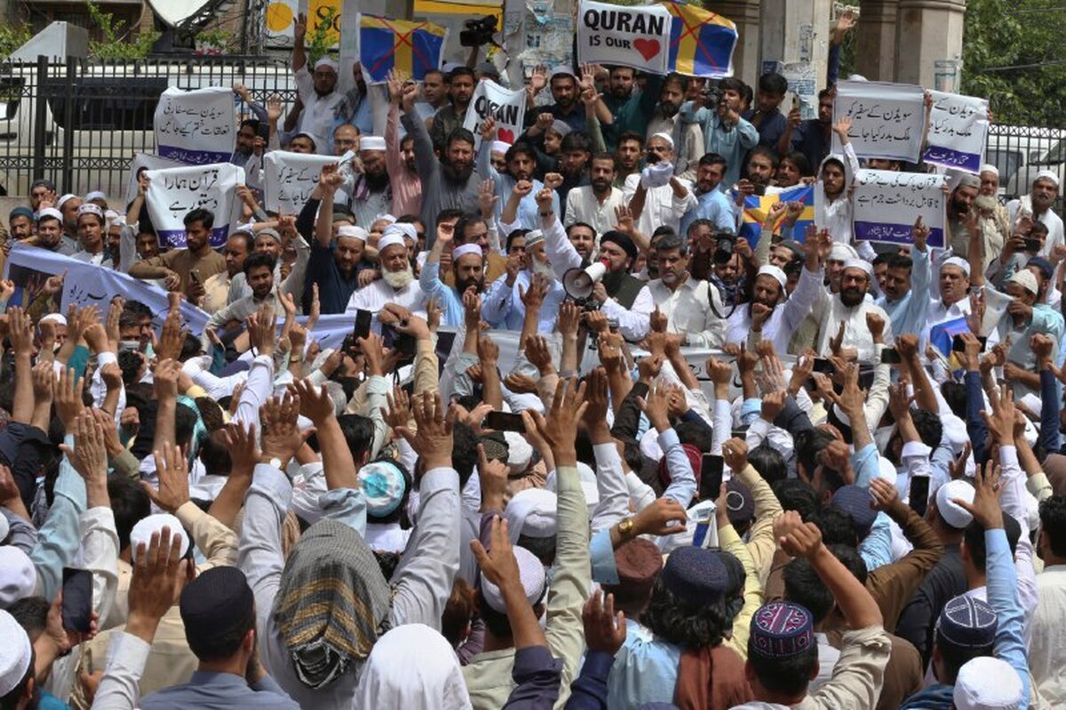 مسلمانان سراسر پاکستان در اعتراض به قرآن‌سوزی تظاهرات کردند