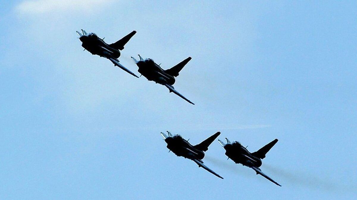 جولان جنگنده‌های چینی بر فراز آب‌های فراساحلی تایوان